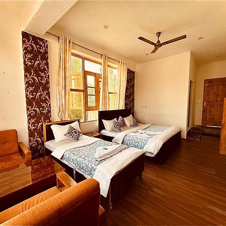 Hotel Gulmarg Residency, Kunzer Гульмарг Экстерьер фото