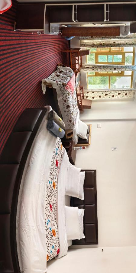 Hotel Gulmarg Residency, Kunzer Гульмарг Экстерьер фото