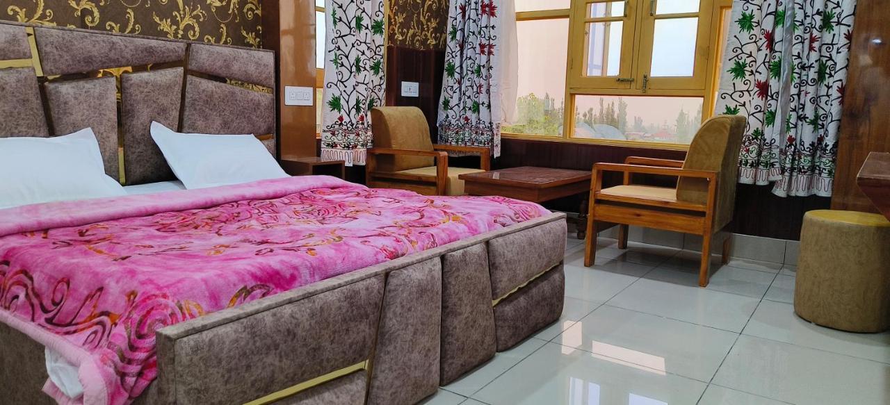 Hotel Gulmarg Residency, Kunzer Гульмарг Экстерьер фото