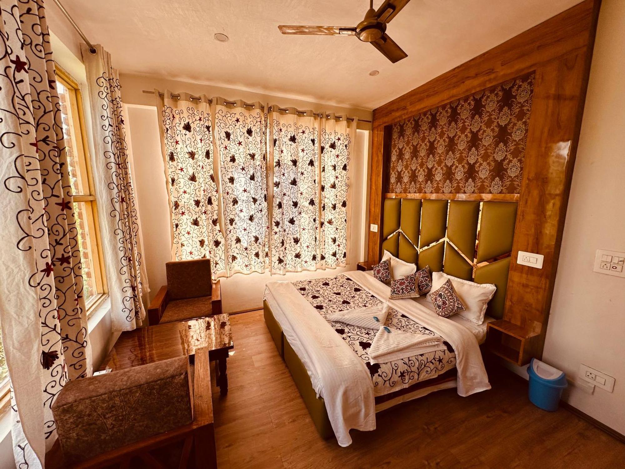 Hotel Gulmarg Residency, Kunzer Гульмарг Экстерьер фото