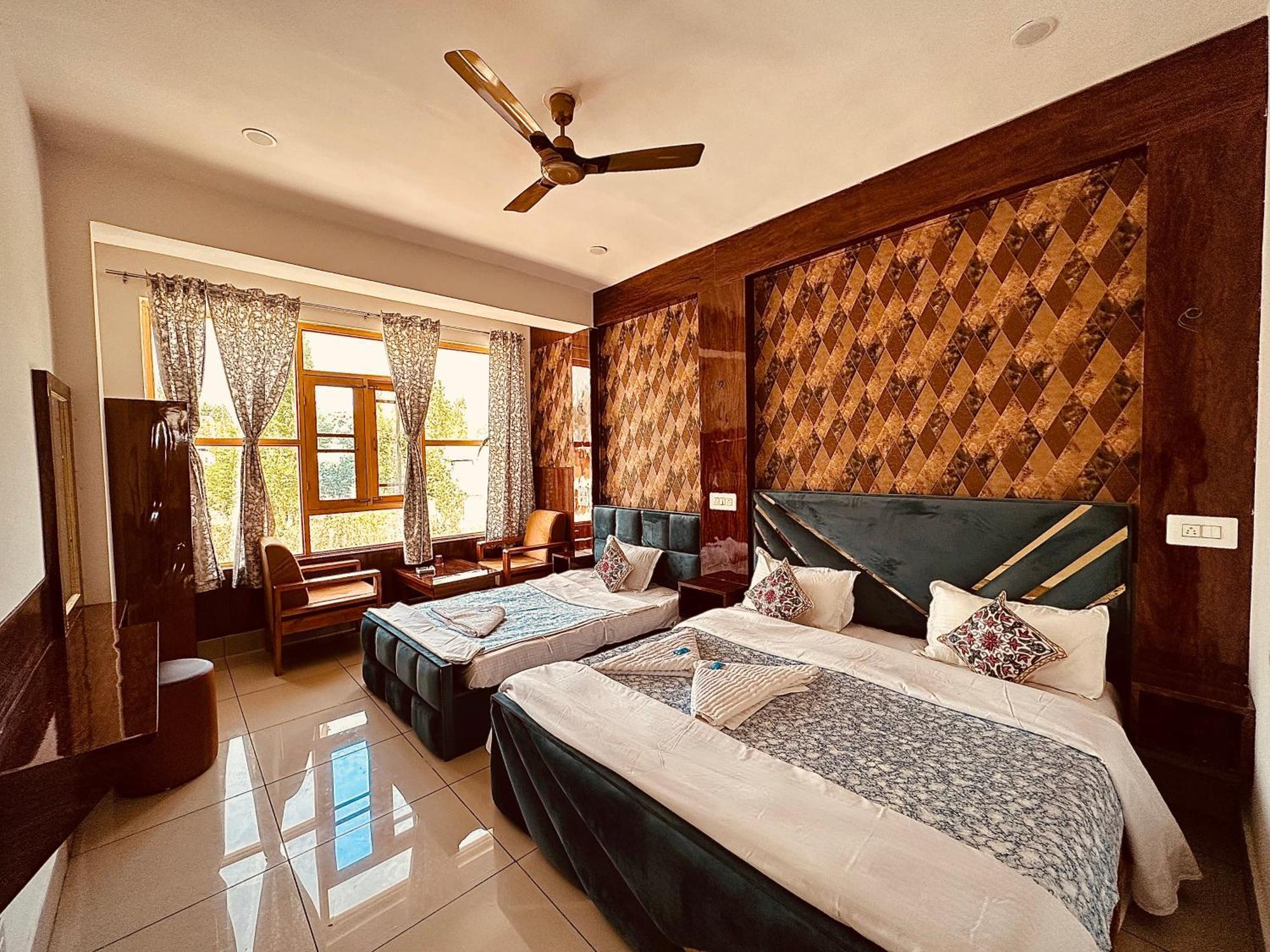 Hotel Gulmarg Residency, Kunzer Гульмарг Экстерьер фото