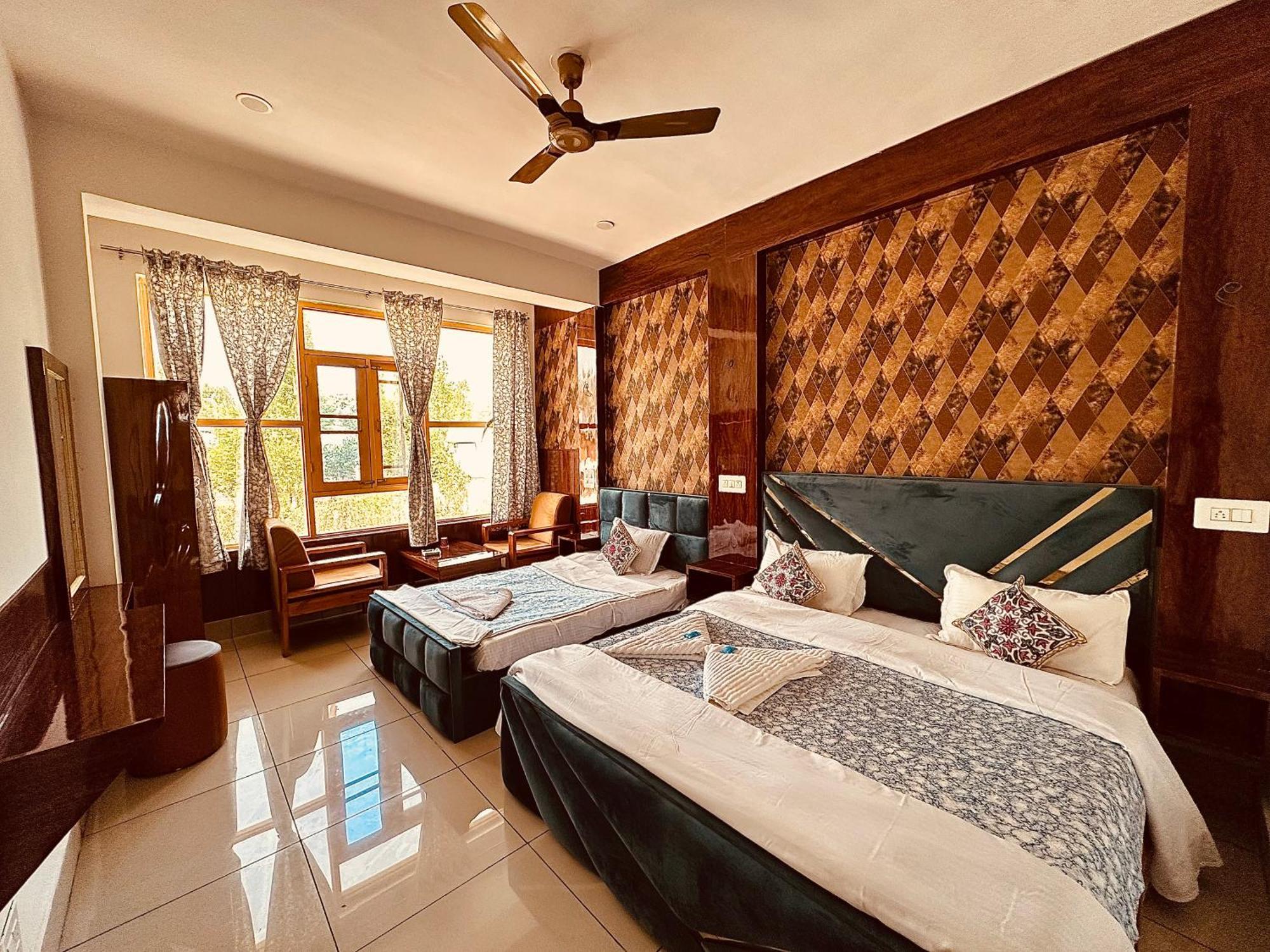 Hotel Gulmarg Residency, Kunzer Гульмарг Экстерьер фото