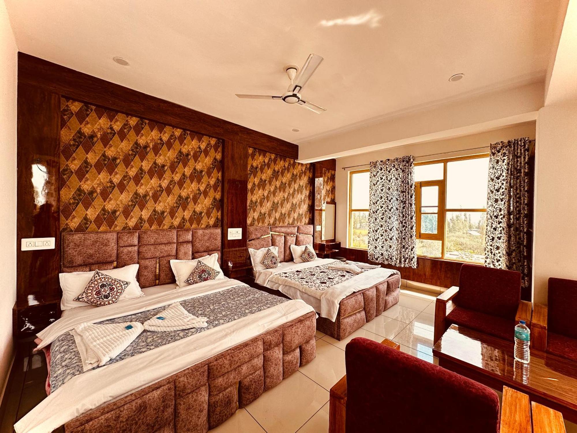 Hotel Gulmarg Residency, Kunzer Гульмарг Экстерьер фото