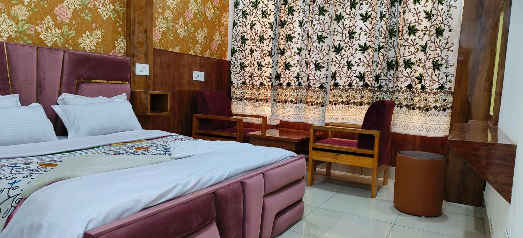 Hotel Gulmarg Residency, Kunzer Гульмарг Номер фото